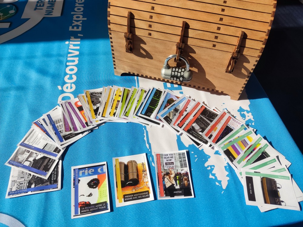 Jeu étalé avec coffre sur table TerraNumerica